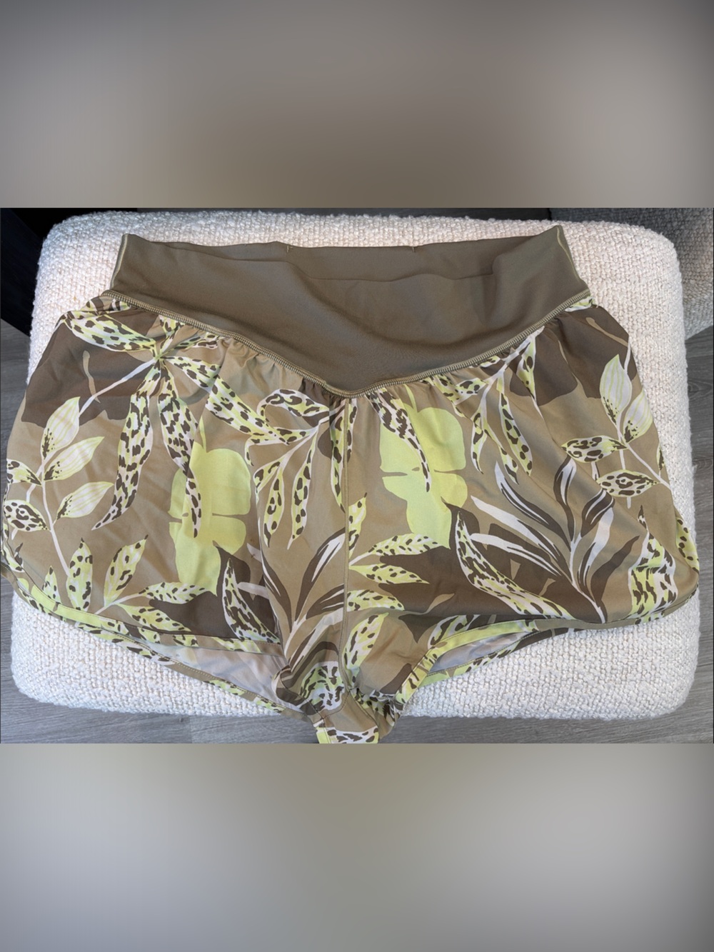 aerie offline Olive & Lime Leaf-Print Athletic Shorts xl